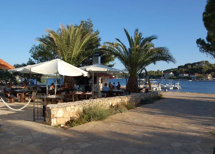 - Insel Dugi Otok 37001 * Veli Rat